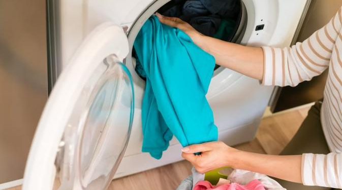 Bahaya Baju Baru yang Belum Dicuci untuk Kulit yang Tak Boleh Diabaikan