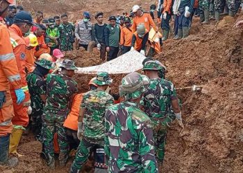 Tim SAR Temukan Jenazah Perempuan dengan Alat Berat