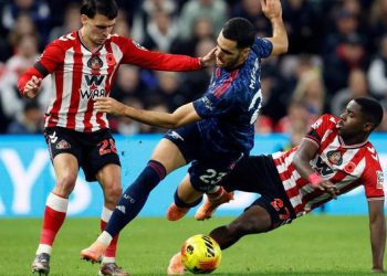 Geser Papan Iklan untuk Menghentikan Lemparan Jauh