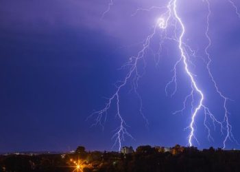 Kisah Petaka Petir Berbahaya Bertahun-tahun Menewaskan Korban di Depok