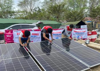 Listrik Tenaga Surya Sebagai Penerang Tenda Pengungsi di Aceh Tamiang