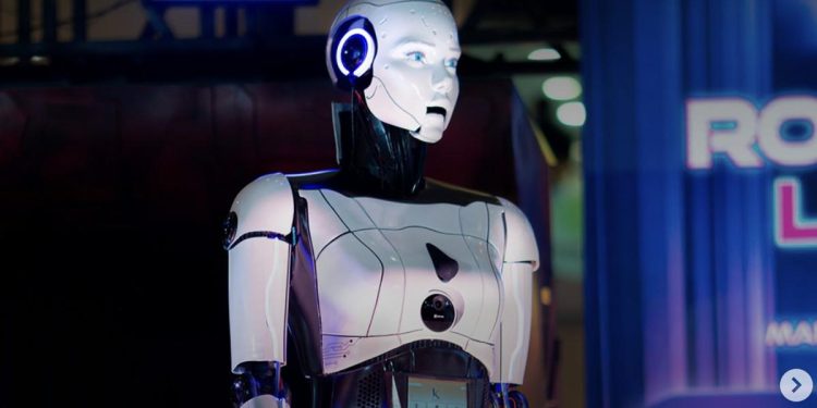 Robot Humanoid AI Karya Anak Bangsa Menjadi Petugas Layanan Pelanggan di Mal
