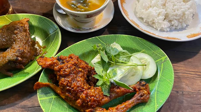 7 Tempat Makan Ayam Pedas di Jogja untuk Pengalaman Kuliner Menantang 2025