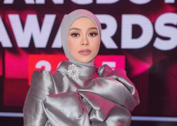 6 Pose Menarik Lesti Kejora di Indonesian Dangdut Awards 2025 dengan Gaun Perak