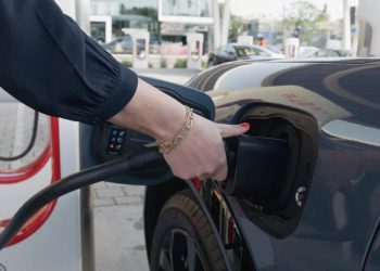 Supercharger Kini Terbuka untuk Mobil Listrik Non-Tesla