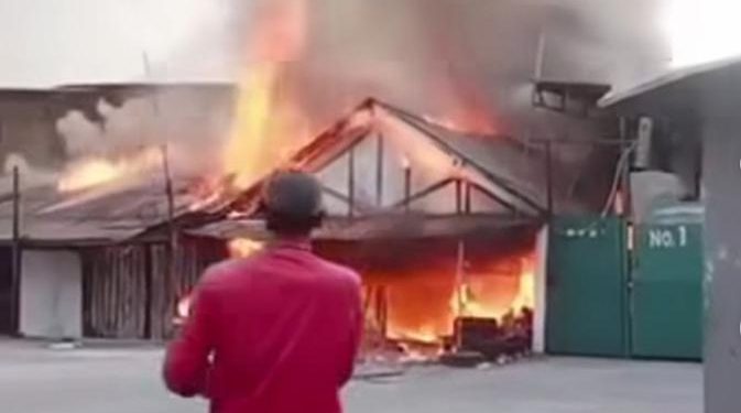 Kronologi Kebakaran Gudang Ekspedisi di Jakarta Barat, Titik Api dari Loteng