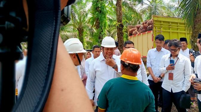 Janji Wamen Perbaiki Jalan untuk Warga Transmigrasi di Bungo Jambi dengan Bantuan APBN 2026