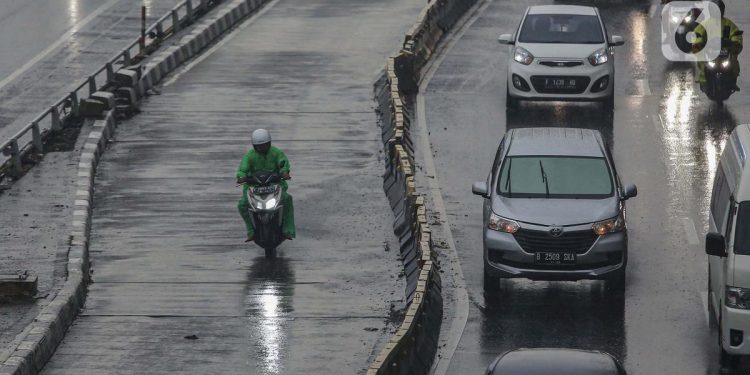 Waspada Jabodetabek Cuaca Hujan Petir Siang Nanti