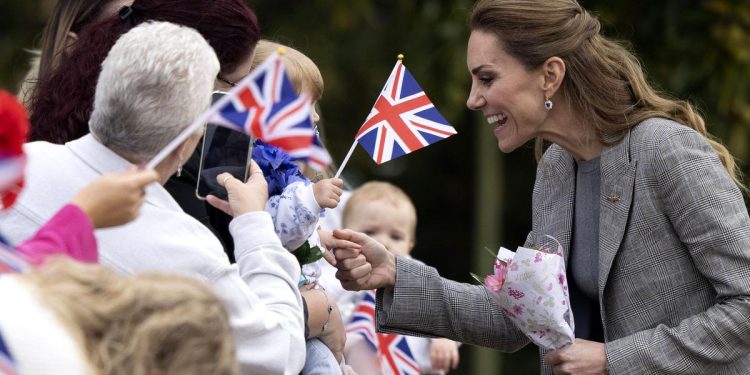 6 Inspirasi Gaya Kantor yang Bisa Ditiru dari Kate Middleton