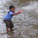 Ahli Kesehatan Lingkungan Larang Anak Bermain di Air Banjir Karena Berisiko Bahaya