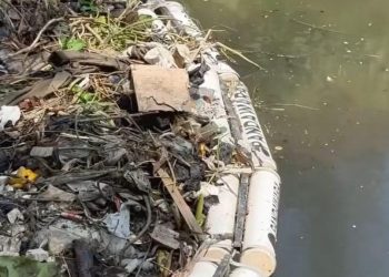 Penghalang Sampah Dirusak Pencuri Besi, Sampah Kembali Cemari Sungai Citarum