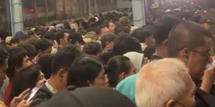Penjelasan tentang Penumpukan Penumpang di Stasiun Tanah Abang saat Jam Pulang Kerja