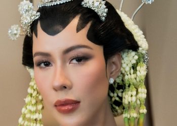 Cincin Kawin Berhias 12 Berlian dengan Desain Simpel dan Penuh Makna