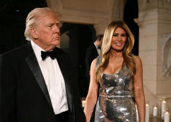 Adu Gaya Melania Trump dan Kylie Jenner dalam Busana Metalik yang Berbeda