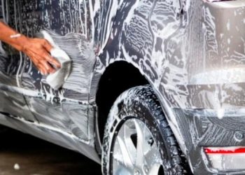 Panduan Mencuci Mobil Listrik di Rumah untuk Menjaga Keamanan Komponen