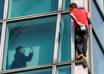 Aksi Berani Panjat Gedung Tertinggi di Taiwan oleh Alex Honnold