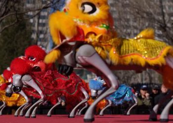 Aksi Robot Hiasi Perayaan Hari Kedua Tahun Baru Imlek 2577 di China