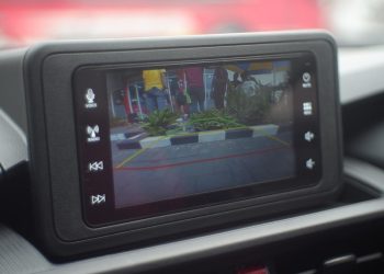 Cara Merawat Kamera dan Sensor Parkir Mobil untuk Kinerja Optimal