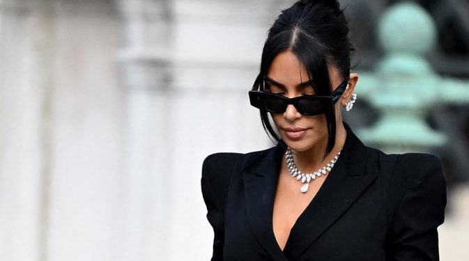 Gaya Pasangan Kim Kardashian dan Lewis Hamilton di Super Bowl 2026, Akhirnya Terungkap